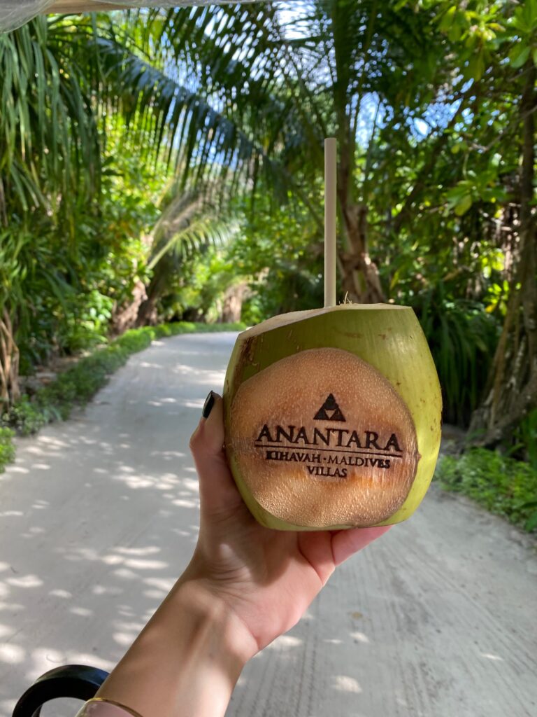 Welcome coconut Anantara Kihavah - hotel review Maldives