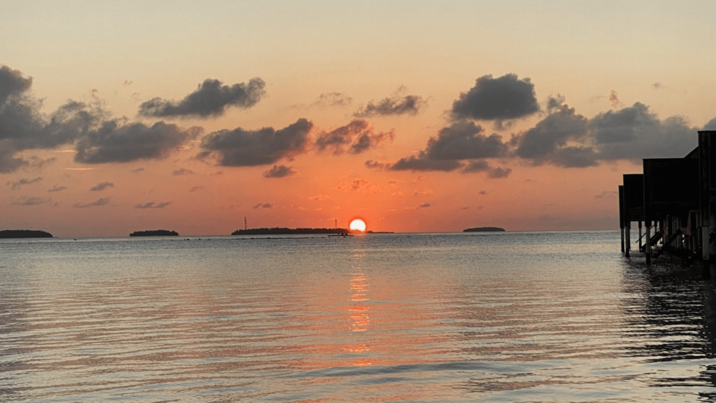 Maldives holidays - Anantara Kihavah - Maldives sunset